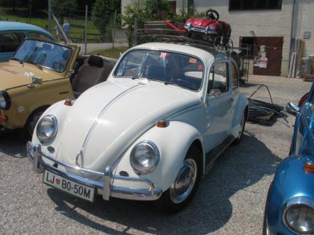 Razstava starodobnih vozil in vožnja po občini 13